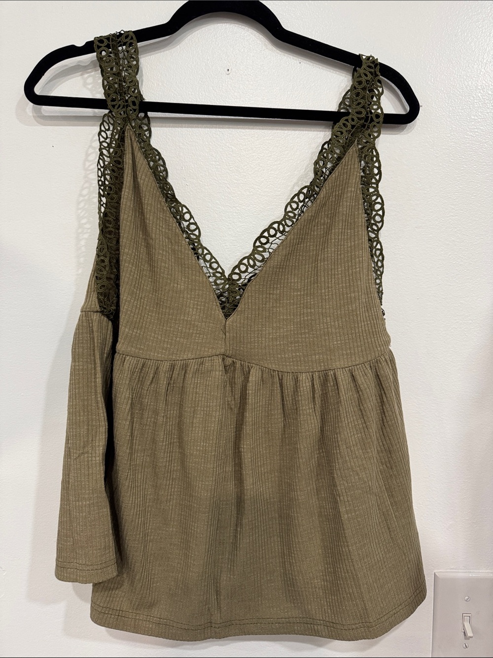 Umgee Olive Lace-Trim V-Neck Camisole